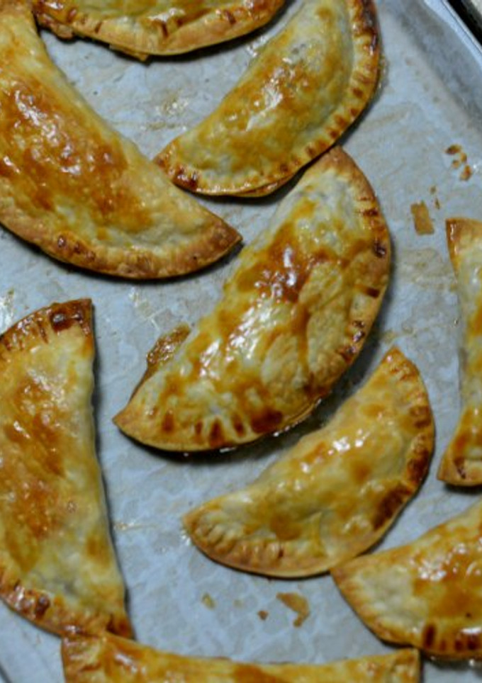 Una foto de Cómo hacer unas deliciosas empanadillas caseras de carne picada y de queso al horno