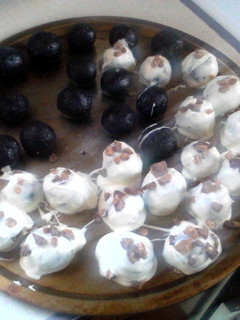 A picture of peanut butter oreo truffles.