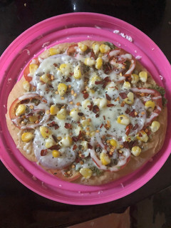 ચીઝ કોન એનીયન પીઝા(cheese corn onion pizza recipe in Gujarati) રેસીપી મુખ્ય ફોટો