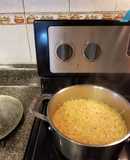 Arroz rojo con un toque amarillo