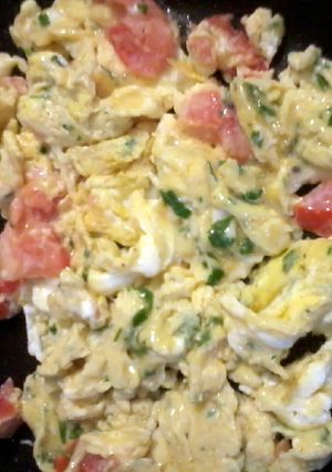 A picture of eggs & veggies snack.