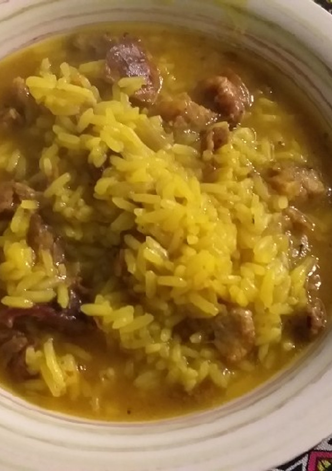 Una foto de Guiso de arroz con asadito