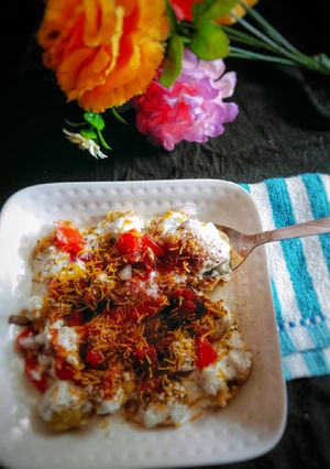 दही भल्ला चाट (dahi bhalla chaat recipe in Hindi) रेसिपी मुख्य फोटो