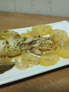 Una foto de ✅🗣📢 Sepia con patatas y cebolla a la cerveza y perejil