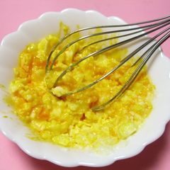 A picture of Mashed Boiled Egges for Sandwiches in 10 seconds.