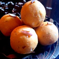 Besan ke ladoo A picture of Besan ke ladoo.