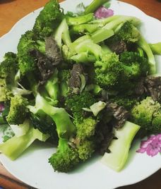 súp lơ xào thit bò