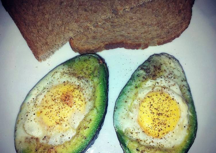 Simple Way to Make Perfect Avocado baked eggs
