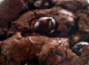 A picture of Nestle Toll House Jumbo Dark Chocolate Cookies.