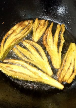 A picture of Fry bitter grud (karaly) with peels.
