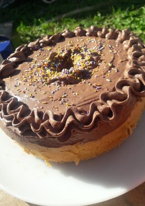 Una foto de Bizcochuelo de vainilla con mousse de chocolate