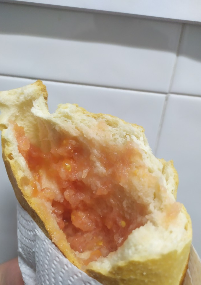 Una foto de Pozo de pan con tomate