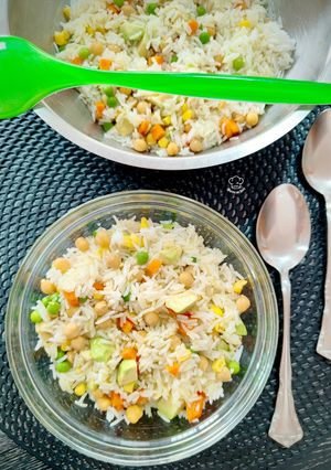 Una foto de Ensalada de arroz vegetal