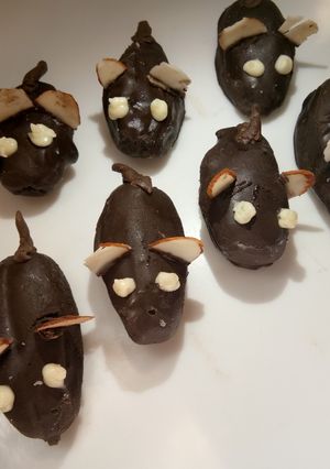 A picture of Almond stuffed dates chocolate.