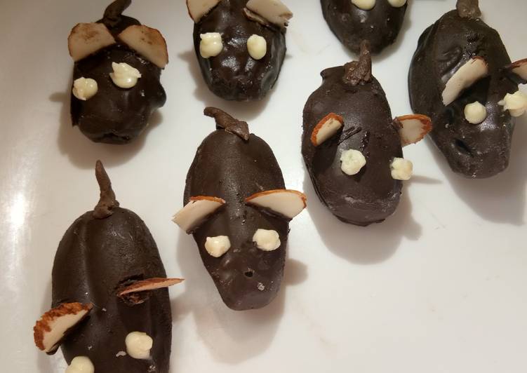 Almond stuffed dates chocolate