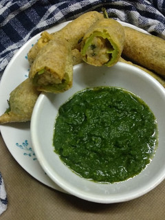 ભરેલા મરચા ના ભજીયા (Bharela Marcha Bhajiya Recipe In Gujarati) રેસીપી મુખ્ય ફોટો