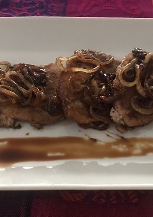 Una foto de Lomo de cerdo con cebolla caramelizada