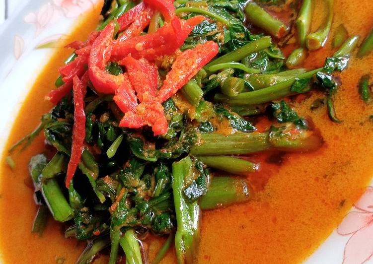 Kangkung bumbu kemiri