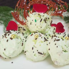 A picture of Curd Creme Soda And Nuts Ice Cream.