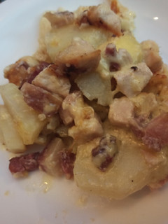 Una foto de Pollo gratinado con panceta y papas