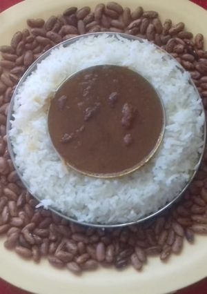 A picture of Kidney bean with rice.