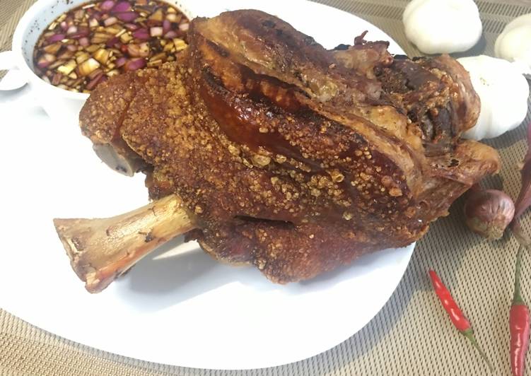 How to Prepare Favorite Super Crispy Pata