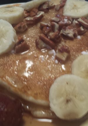 A picture of Banana and pecan pancakes.