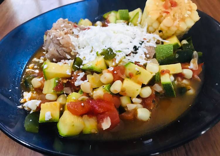 Calabacitas con costilla de cerdo