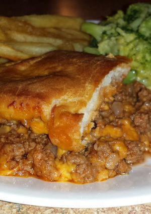 A picture of Cheeseburger Biscuit Bake.