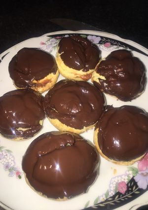Una foto de 🇮🇹 Profitelores rellenos de dulce de leche🇮🇹
