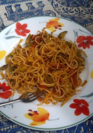 A picture of spicy hakka noodles.