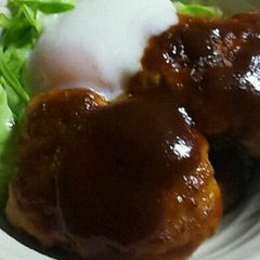 A picture of Easy-to-Make Loco Moco Bowl with Tofu Hamburgers.