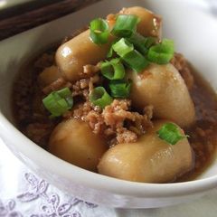 A picture of Satoimo (Taro) and Minced Meat Topped with Sweet Sauce.