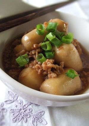 A picture of Satoimo (Taro) and Minced Meat Topped with Sweet Sauce.