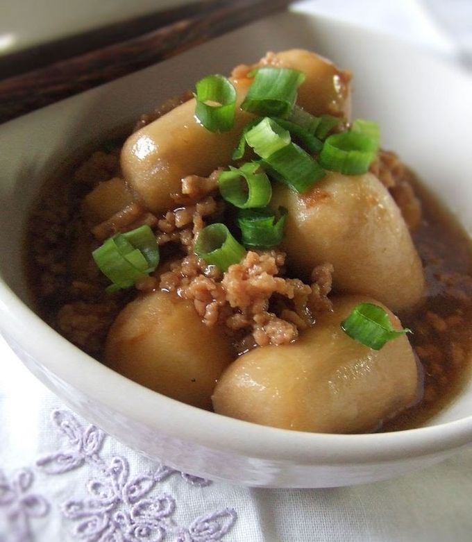A picture of Satoimo (Taro) and Minced Meat Topped with Sweet Sauce.