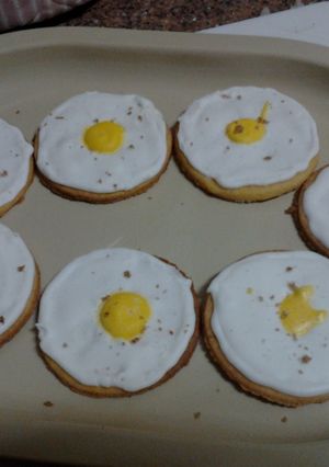 A picture of Ladybirds Fried Egg Biscuits/Cookies.