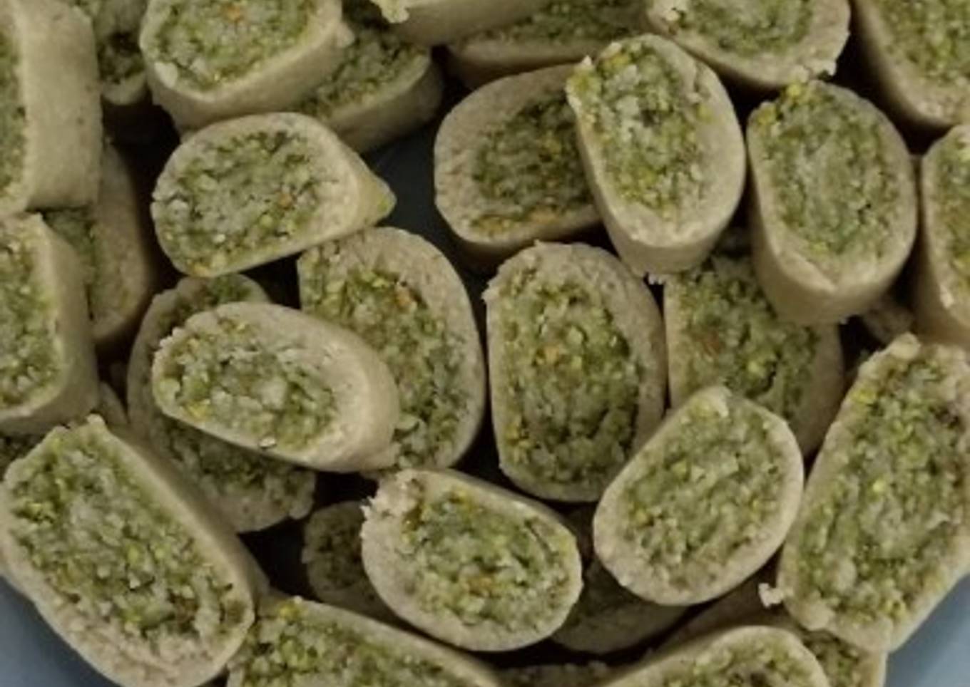 Kaju pistachio roll