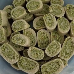 A picture of Kaju pistachio roll.