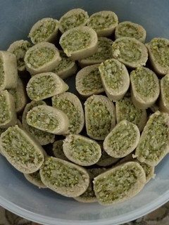 A picture of Kaju pistachio roll.