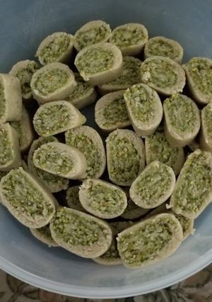A picture of Kaju pistachio roll.