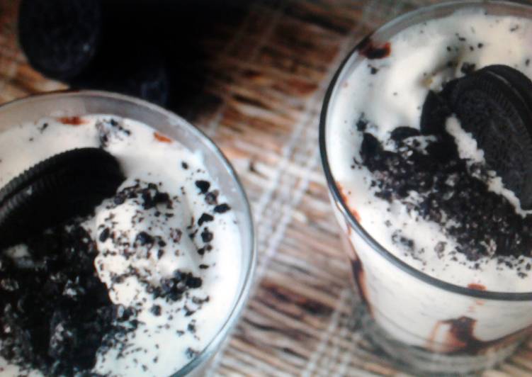 Simple Way to Make Quick Oreo Milkshake