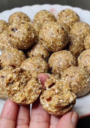 शुगर फ्री तिल का लड्डू| (sugar free til ka ladoo recipe in Hindi) रेसिपी मुख्य फोटो