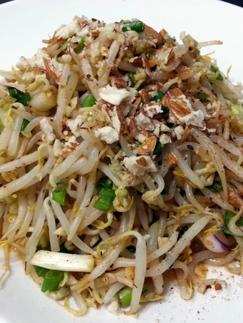 Easy Steps to Prepare Recipes Spicy Bean Sprouts Salad / Kongnamul Muchim the So Delicious Can Pamper Your Tongue.