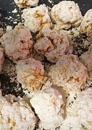 A picture of SnoBalls.
