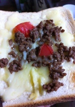 A picture of Taco Rice on Toast.