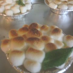 A picture of marshmellow lemon graham pie.