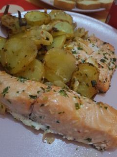Una foto de Salmón al horno