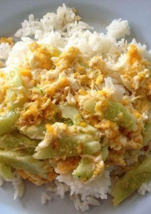A picture of Stir fried cucumber with eggs (chicken or pork).