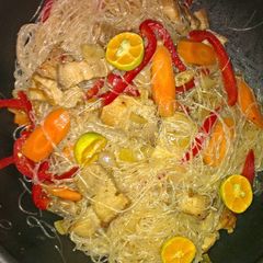 A picture of Filipino Bihon Guisado.
