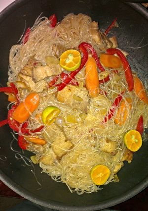 A picture of Filipino Bihon Guisado.